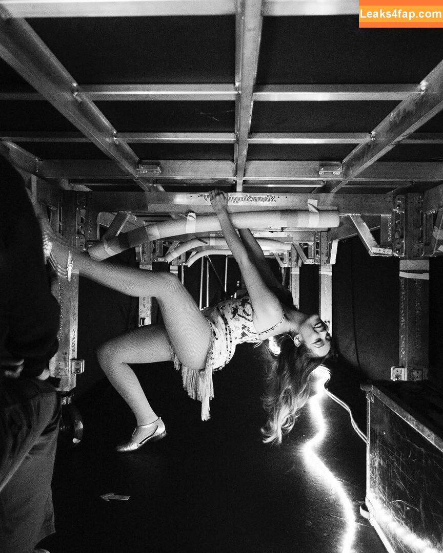 Laufey Lin / laufey leaked photo photo #0395