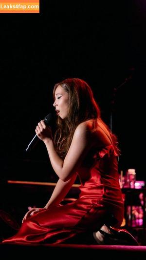 Laufey Lin photo #0352