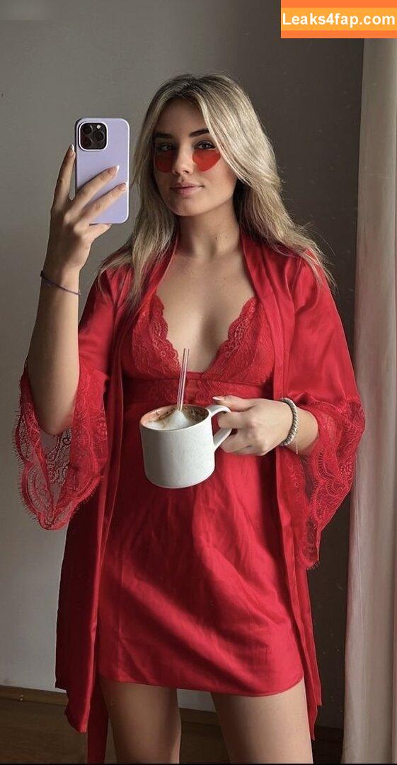 Laura Block / laurachesnok leaked photo photo #0001