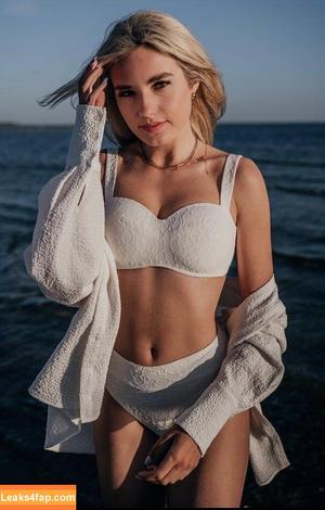 Laura Block photo #0008