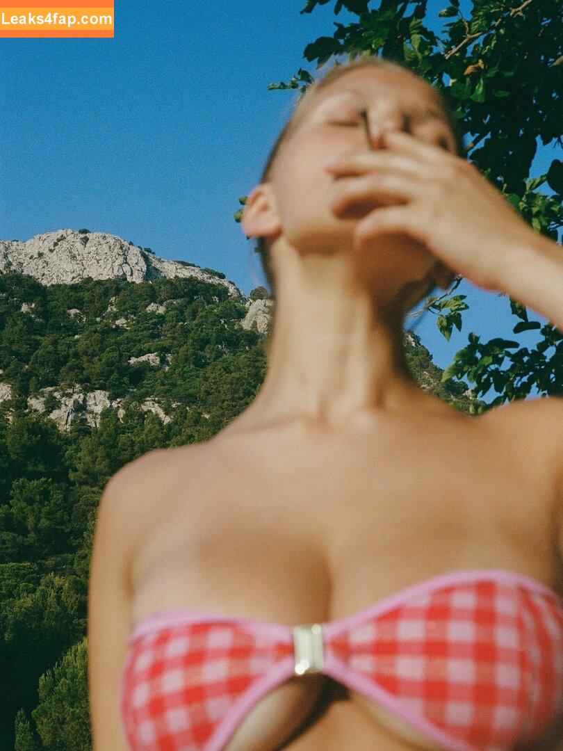 Laura Oganessian / lauraoganessian leaked photo photo #0157