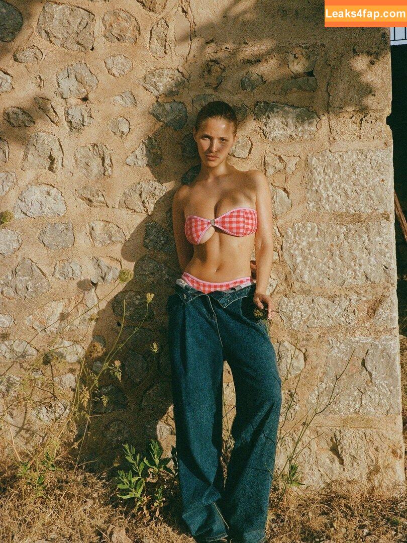 Laura Oganessian / lauraoganessian leaked photo photo #0164