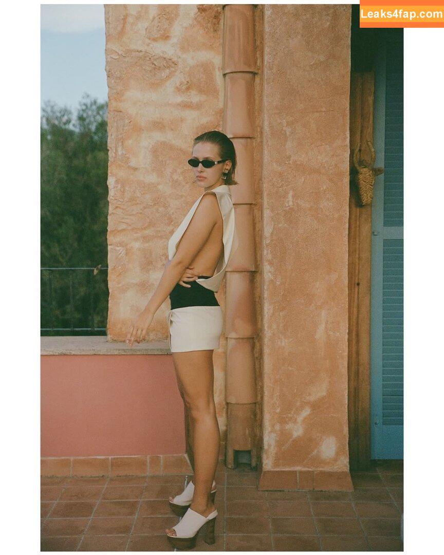 Laura Oganessian / lauraoganessian leaked photo photo #0192
