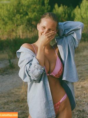 Laura Oganessian photo #0173