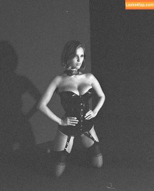 Laura Oganessian photo #0221