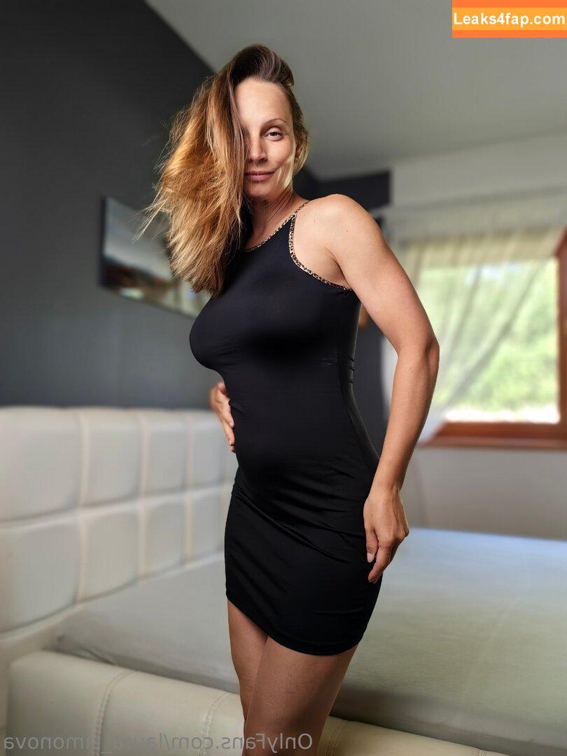 laura_simonova / laurasimonova.ls000 leaked photo photo #0002