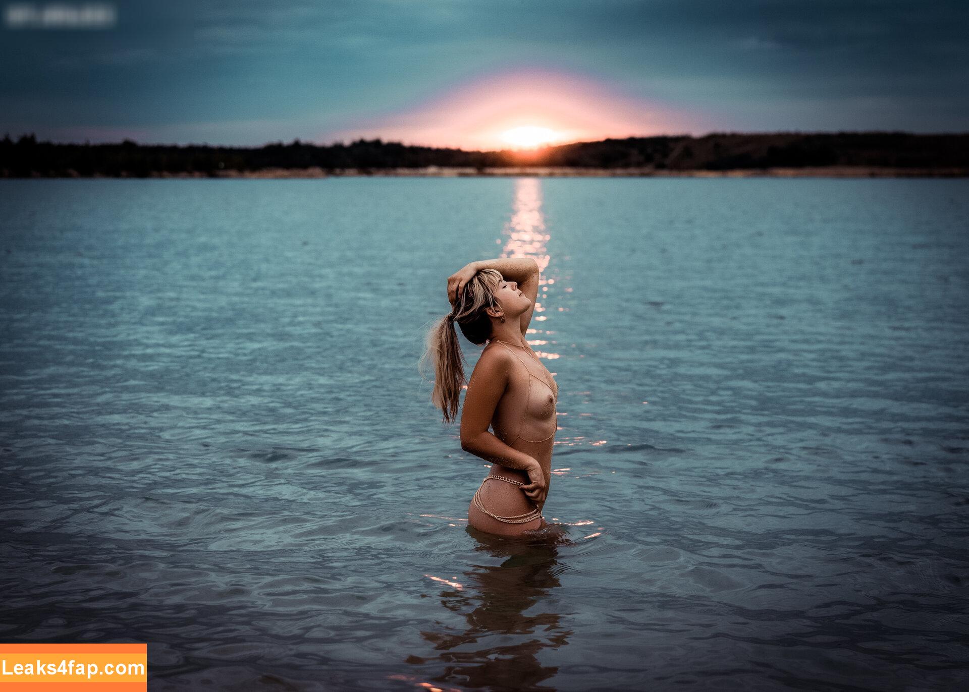 Laura Stickel /  слитое фото фото #0008