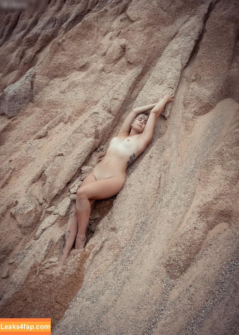 Laura Stickel /  leaked photo photo #0017