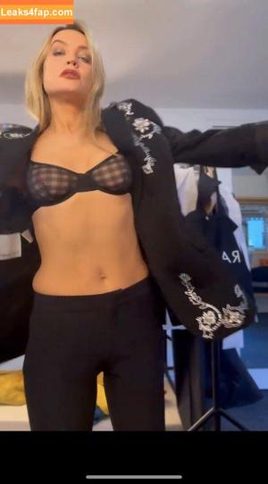 Laura Whitmore photo #0091