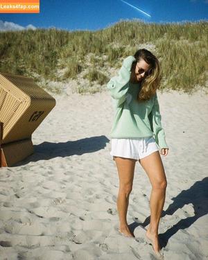 Laura Wontorra photo #0058