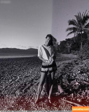 Laura Wontorra photo #0162