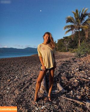 Laura Wontorra photo #0163