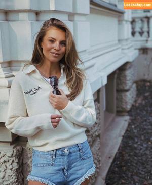 Laura Wontorra photo #0222