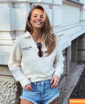 Laura Wontorra photo #0223