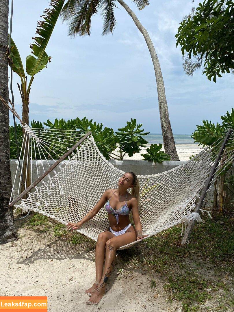 laurabae_ / laramonroe_ / laramonroefree leaked photo photo #0027