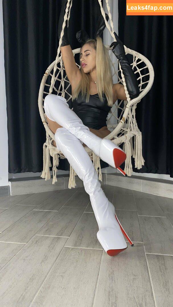 laurabae_ / laramonroe_ / laramonroefree leaked photo photo #0075