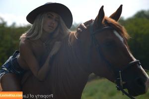laurabae_ photo #0110