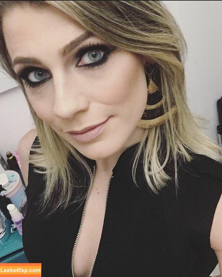 lauratavora / gabyguterres2021 / umapave leaked photo photo #0389