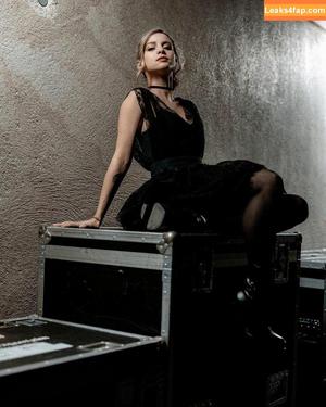 Laure Valée фото #0023