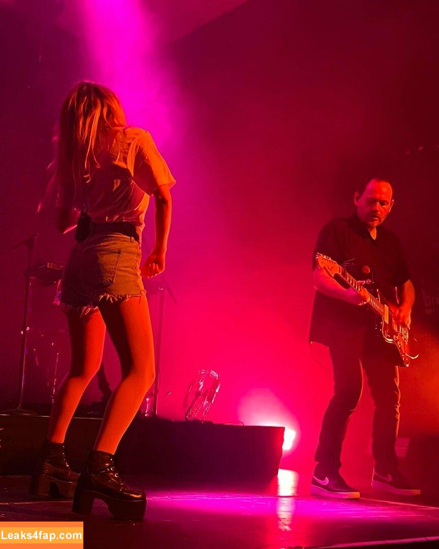 Lauren Mayberry / laurenevemayberry leaked photo photo #0008