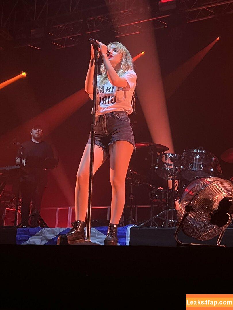 Lauren Mayberry / laurenevemayberry leaked photo photo #0011