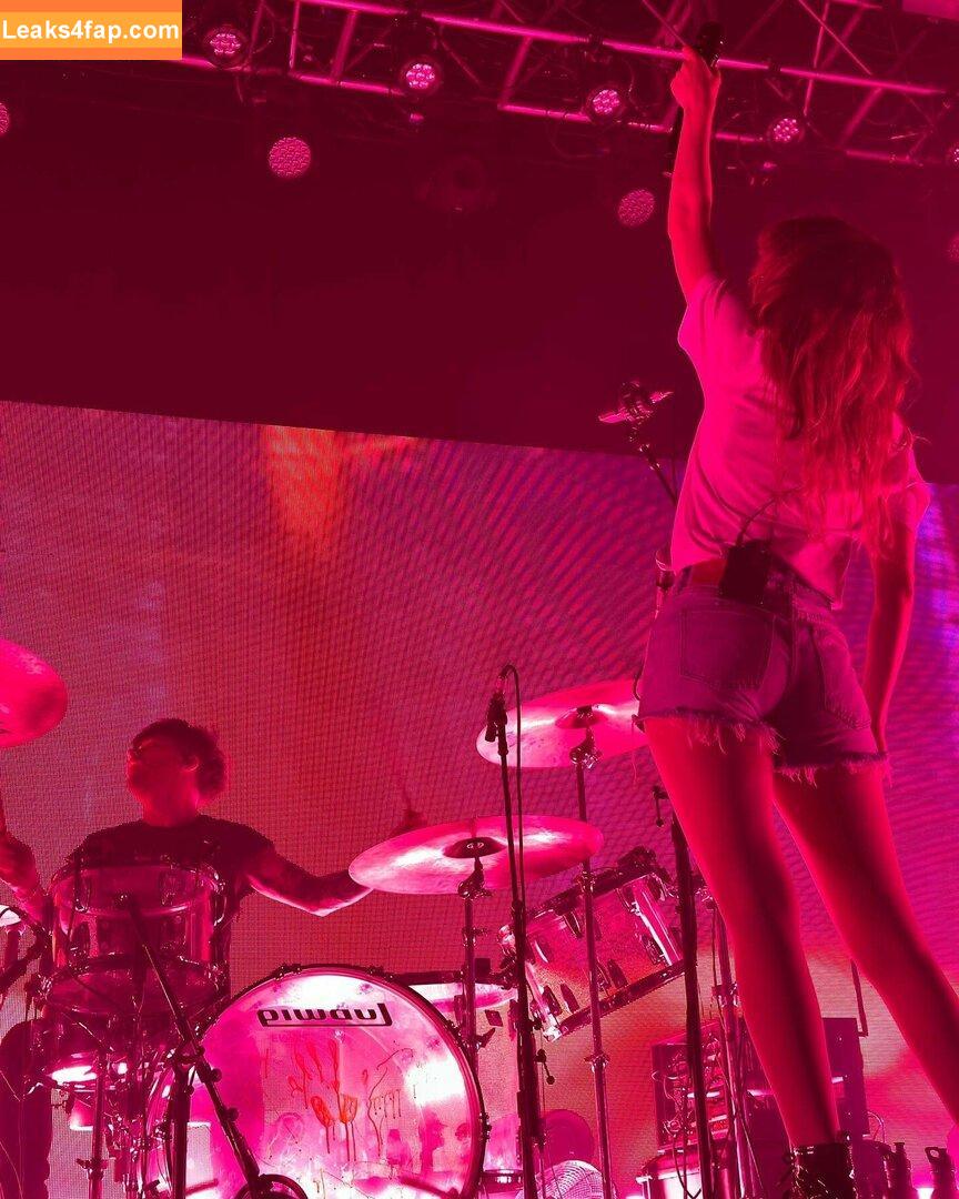 Lauren Mayberry / laurenevemayberry leaked photo photo #0055