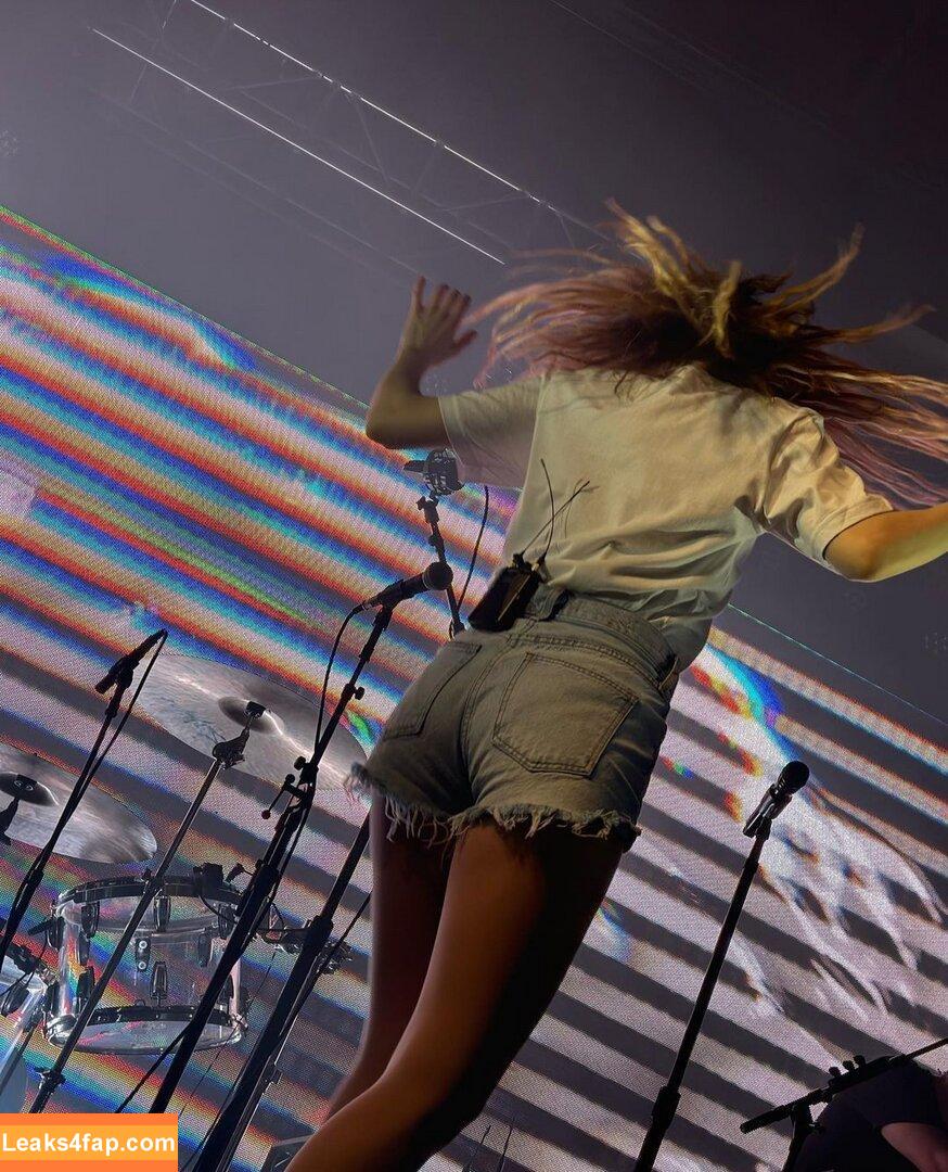 Lauren Mayberry / laurenevemayberry leaked photo photo #0059