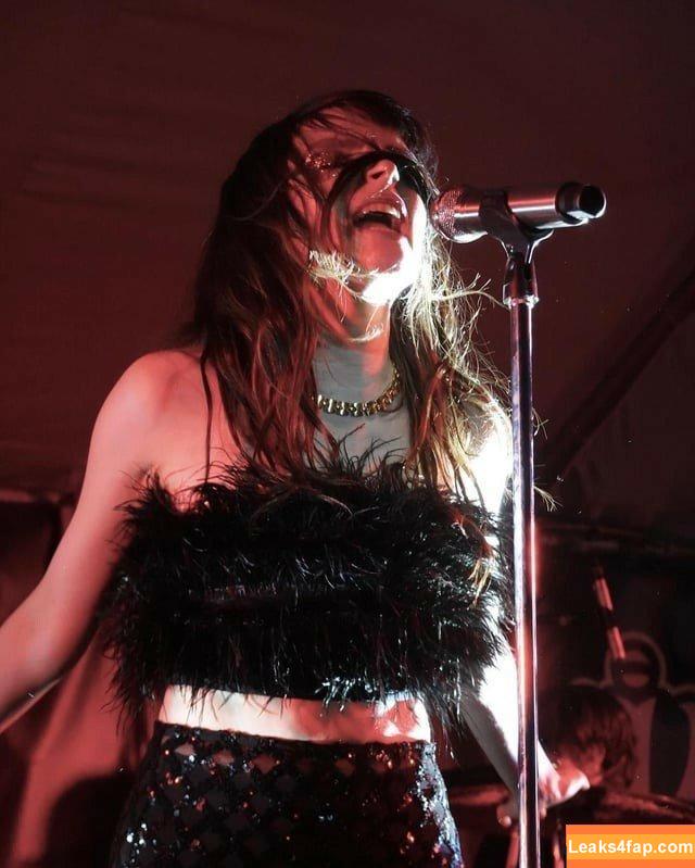 Lauren Mayberry / laurenevemayberry leaked photo photo #0323