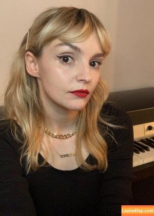 Lauren Mayberry photo #0001