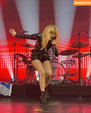 Lauren Mayberry photo #0007