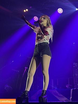 Lauren Mayberry photo #0010