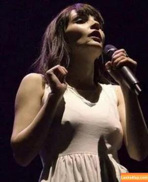 Lauren Mayberry photo #0021