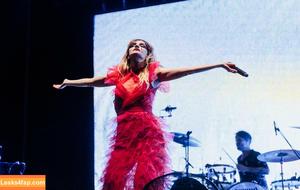 Lauren Mayberry photo #0038