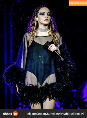 Lauren Mayberry photo #0069