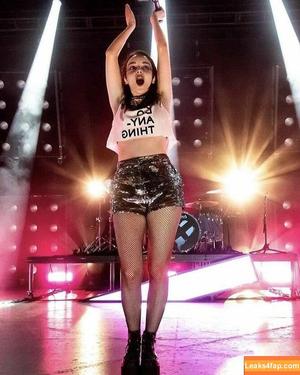 Lauren Mayberry photo #0076