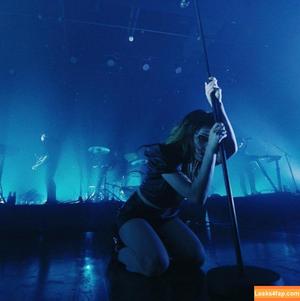 Lauren Mayberry photo #0101