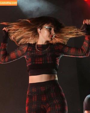 Lauren Mayberry photo #0123