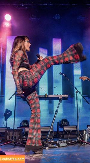 Lauren Mayberry photo #0140