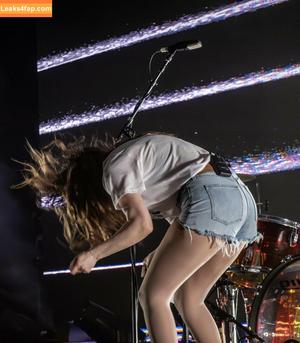 Lauren Mayberry photo #0146