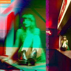 Lauren Mayberry photo #0158