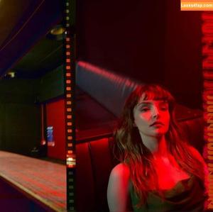 Lauren Mayberry photo #0159