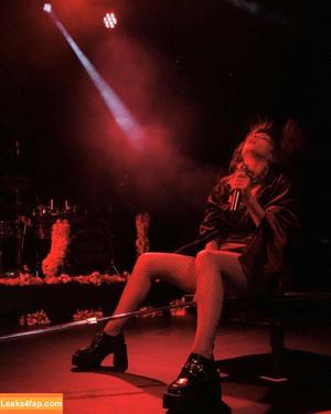 Lauren Mayberry photo #0210