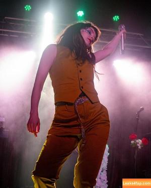 Lauren Mayberry photo #0255