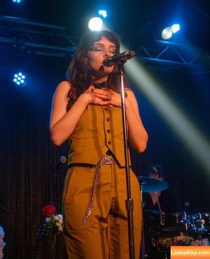 Lauren Mayberry photo #0256