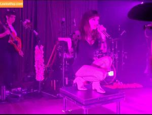 Lauren Mayberry photo #0291