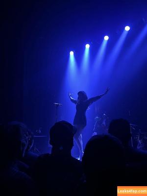 Lauren Mayberry photo #0293