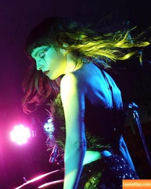 Lauren Mayberry photo #0320