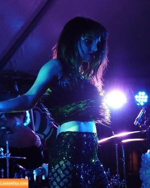 Lauren Mayberry photo #0324
