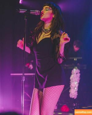 Lauren Mayberry photo #0332