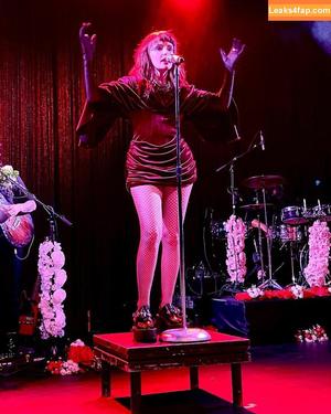 Lauren Mayberry photo #0346